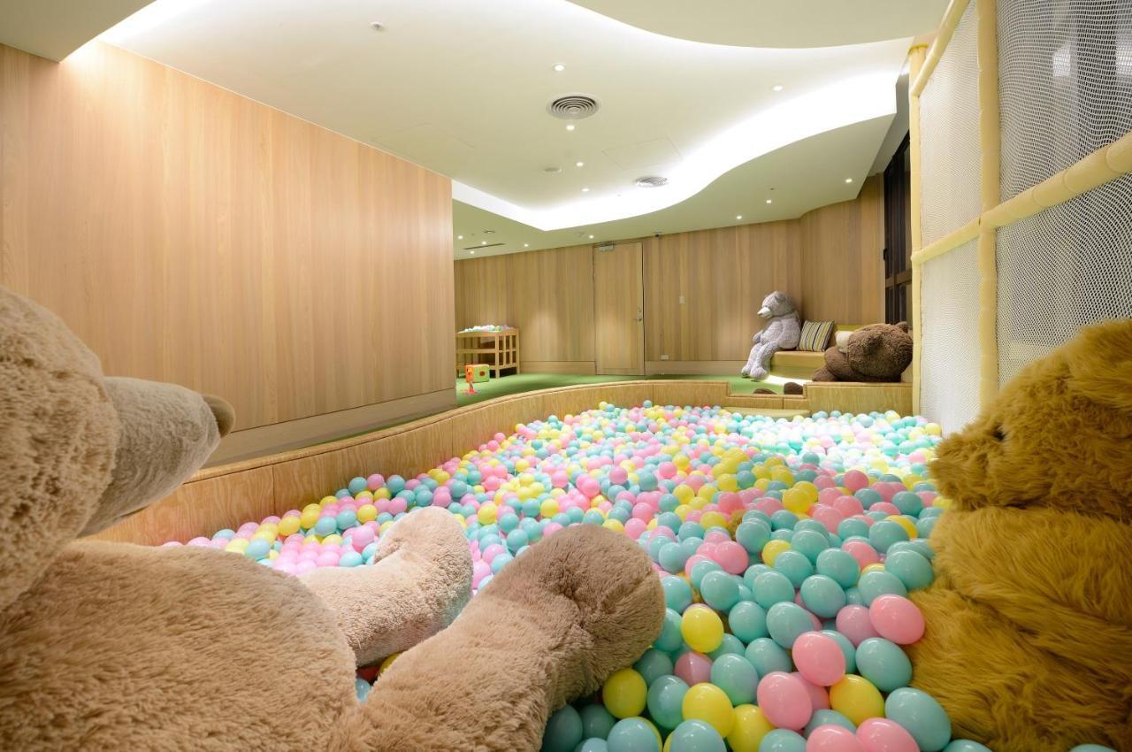 Evergreen Palace Hotel Chiayi Taibao Екстериор снимка Ball pit at a hotel in Hong Kong